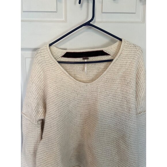 Free People Cream Knit V-Neck Long Sleeve Alpaca Blend Sweater Size Large - Picture 2 of 8